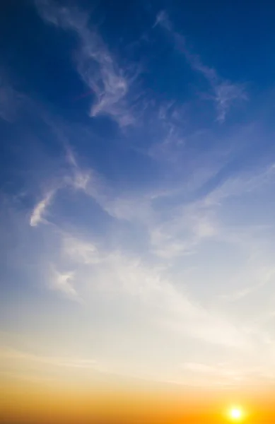 白い雲と青い空 — ストック写真