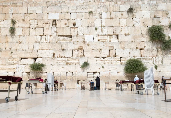 Adoratori pregano al Muro del Pianto, Israele — Foto Stock