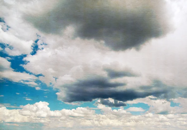 Cielo azul con nubes blancas —  Fotos de Stock