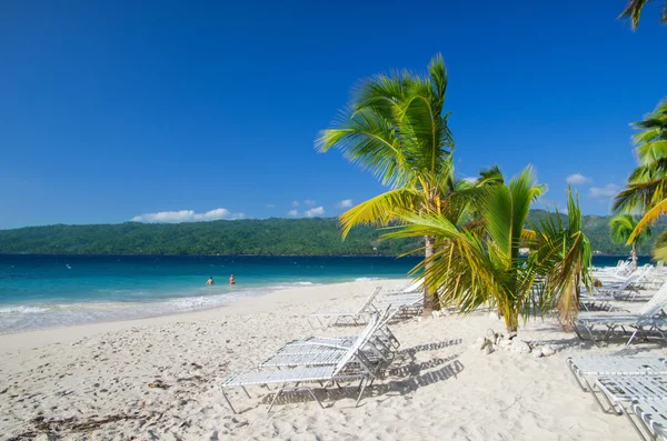 Vacker strand och hav — Stockfoto