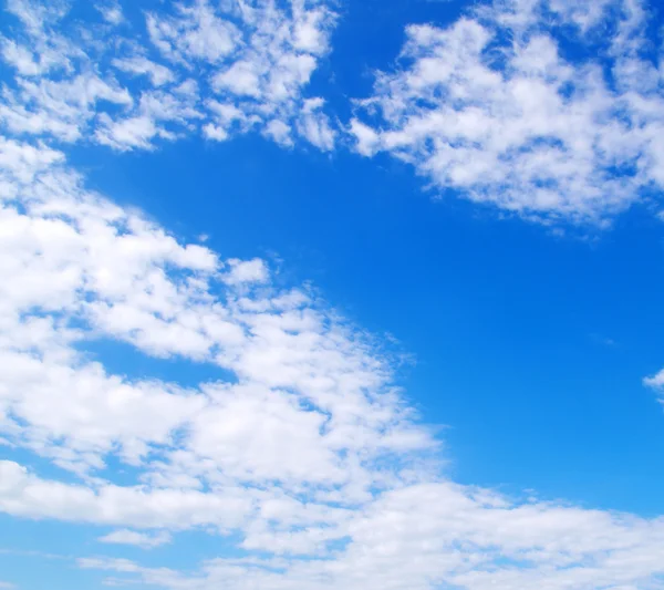 Kék ég fehér felhőkkel — Stock Fotó