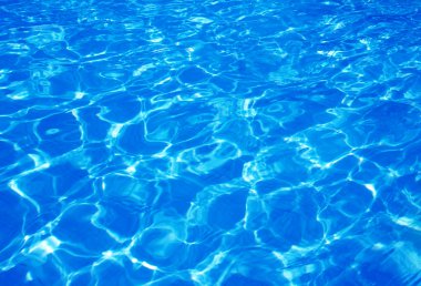 Güneş yansımaları ile su