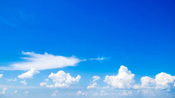 Blue sky with white clouds — Stock Photo, Image