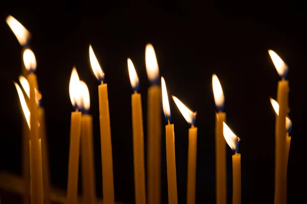 Candele fiamma di notte — Foto Stock