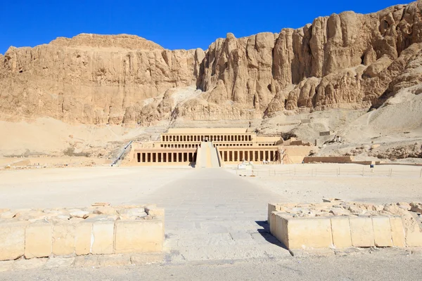 Templo de Hatshepsut perto de Luxor — Fotografia de Stock