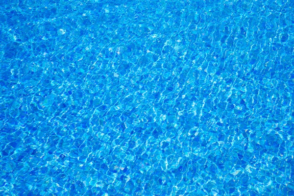 Eau de piscine bleue — Photo