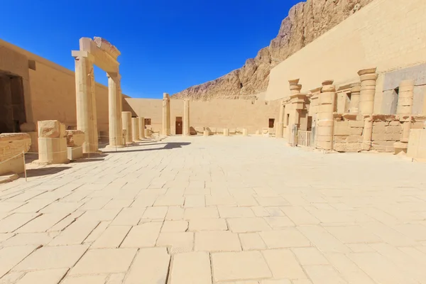 Templo de Hatshepsut perto de Luxor — Fotografia de Stock