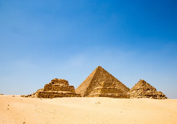 Pirâmides com de Gizé no Cairo, Egito . — Fotografia de Stock
