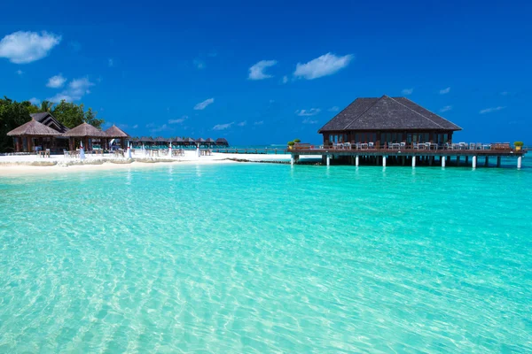 Zee in Maldiven en blauwe lagune — Stockfoto