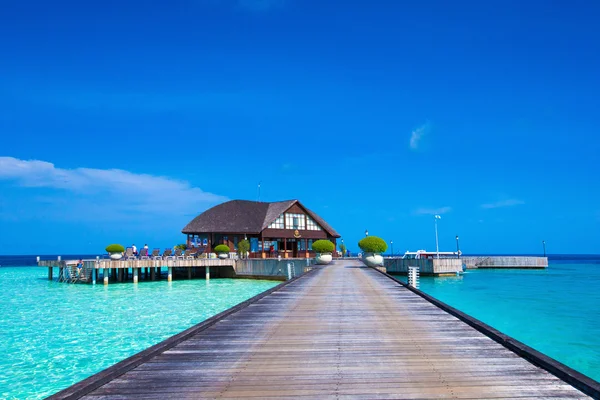 수상 방갈로 몰디브에서víz bungalók a Maldív-szigetek — 스톡 사진