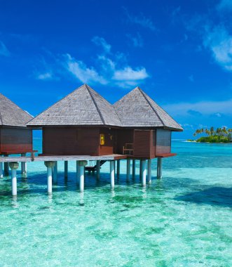 Maldivler'de su bungalovları