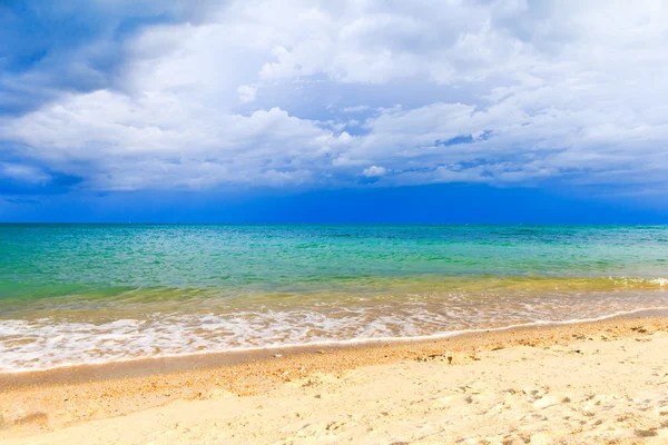 Plaj ve tropikal deniz — Stok fotoğraf