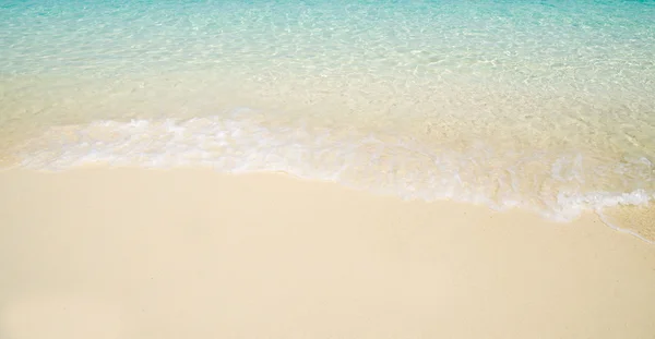 Plaża i tropikalne morze — Zdjęcie stockowe