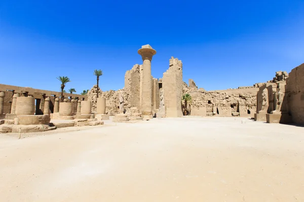 Oude ruïnes van Karnak tempel — Stockfoto