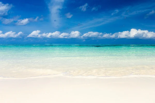 A Maldív-szigeteken és lagoon Beach — Stock Fotó