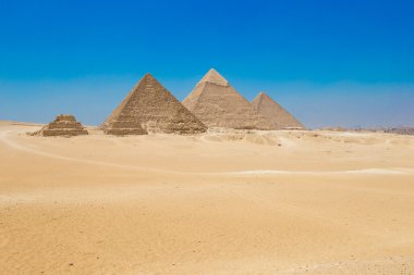 Kahire, Mısır'daki Giza piramitleri.