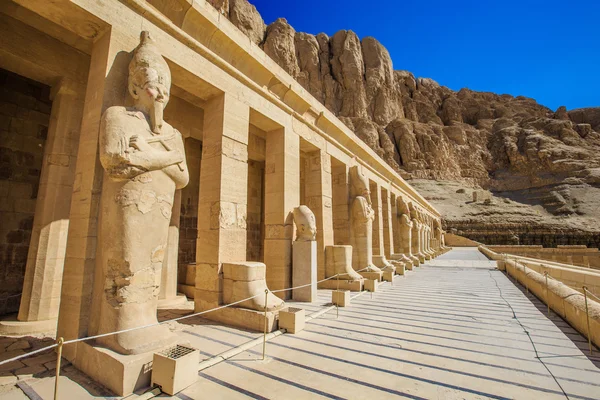 Tempel der Hatschepsut bei Luxor — Stockfoto