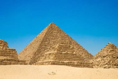 Kahire'deki Giza ile piramit