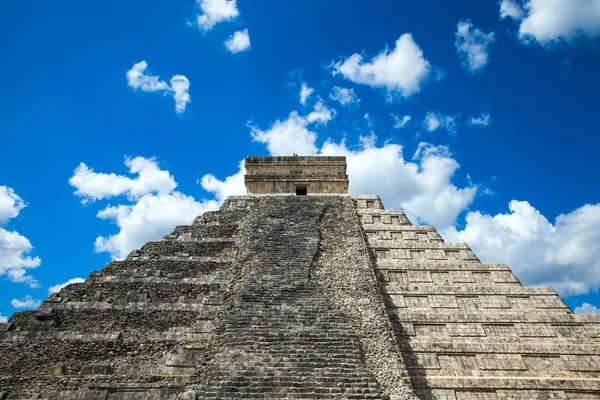 Piramide di Kukulkan a Chichen Itza — Foto Stock