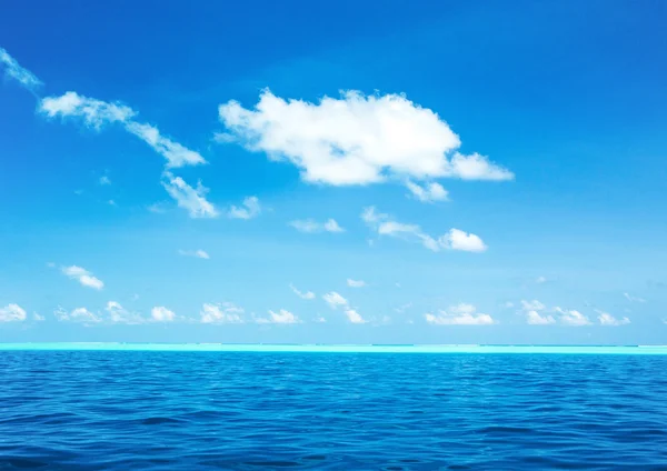 Stranden i Maldiverna och blå lagunen — Stockfoto