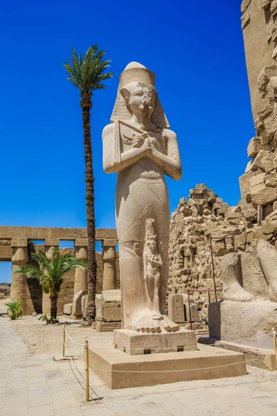 Ruínas do templo de karnak no egito — Fotografia de Stock