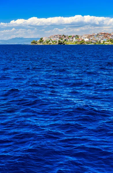 Mar sob o céu azul — Fotografia de Stock