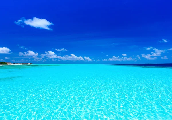 Hermosa playa en las maldivas — Foto de Stock