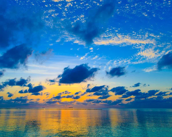 Hermosa playa en las maldivas — Foto de Stock