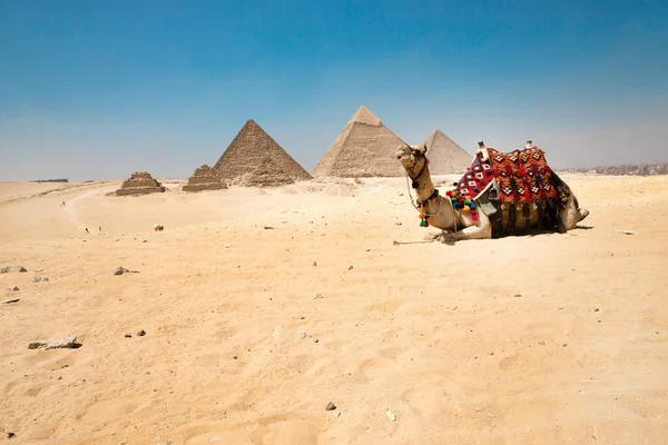 Pyramidy v Gíze v Káhiře, egypt. — Stock fotografie
