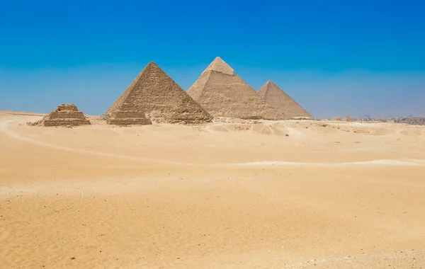 Piramides Giza in Cairo, Egypte. — Stockfoto