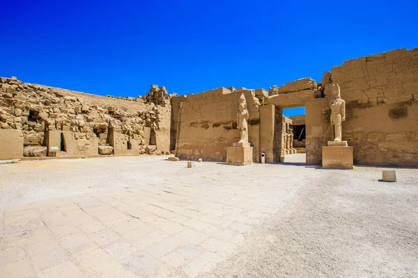 Ruínas do templo de karnak no egito — Fotografia de Stock