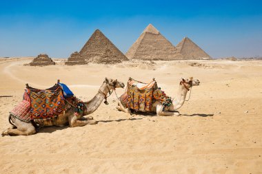 Kahire, Mısır'daki Giza piramitleri.