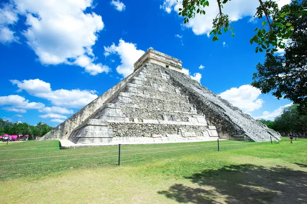 Pirâmide de Kukulkan em Chichen Itza — Fotografia de Stock