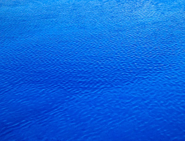青いプールの水 — ストック写真