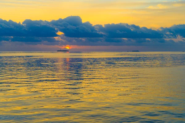 Tropisk strand i Maldiverna — Stockfoto