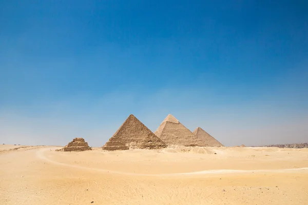 Pyramids of giza-Kairó, Egyiptom. — Stock Fotó