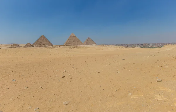 Piramides van Gizeh in Caïro — Stockfoto