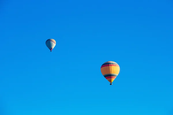 气球飞越卡帕多西亚 — 图库照片
