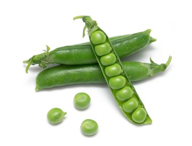 yeşil bezelye fasulyesi beyaz üzerine izole edilmiş.