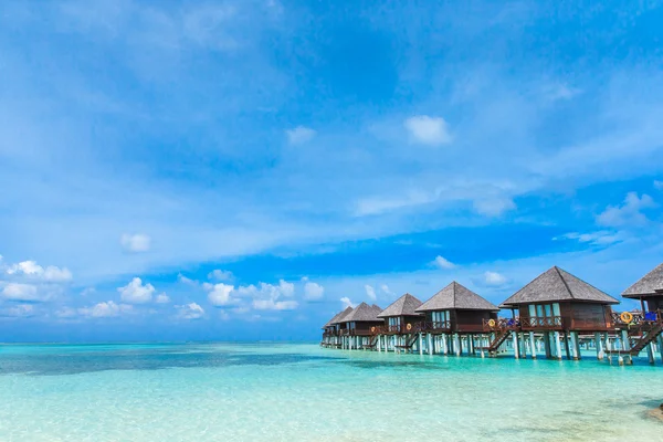 Bungalow acquatici alle Maldive — Foto Stock