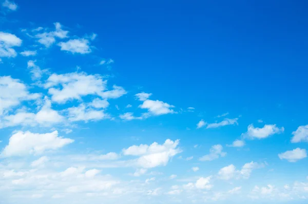 雲と青い空 — ストック写真