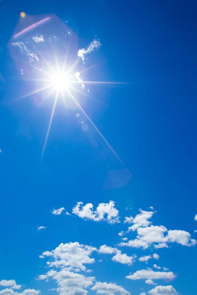 Nuvens no céu azul — Fotografia de Stock