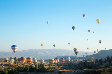 Kapadokya üzerinde uçan balonlar