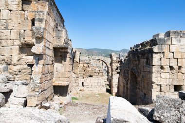 Hierapolis 'teki antik kalıntılar, Pamukkale, Türkiye.