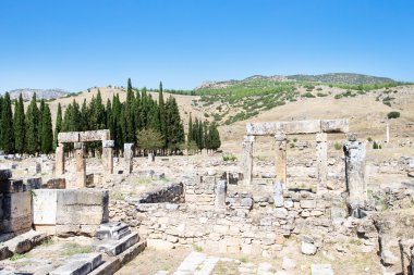 Hierapolis 'teki antik kalıntılar, Pamukkale, Türkiye.