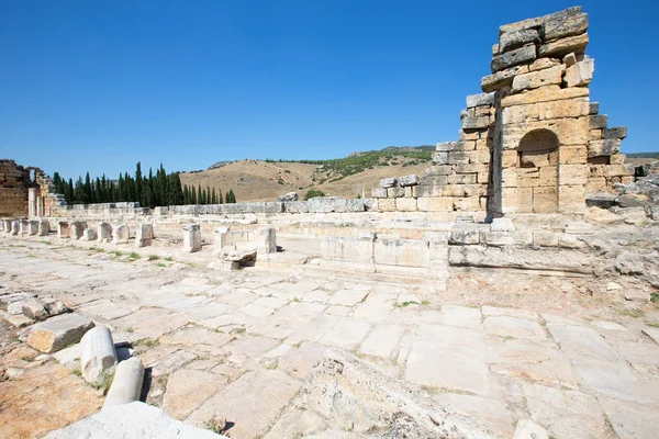 Ősi romok Hierapolis, Pamukkale, Törökország. — Stock Fotó