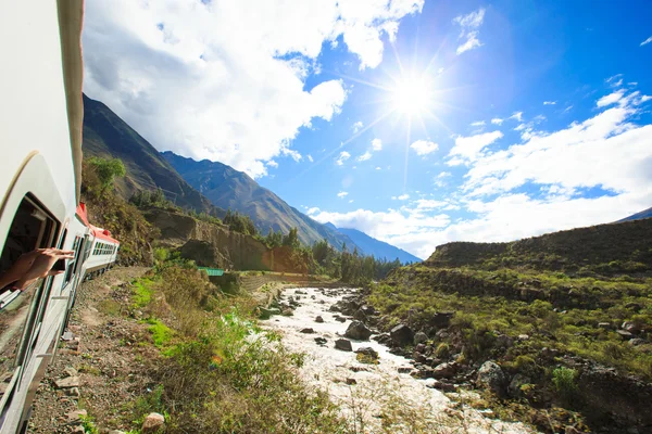 Tåget till Machu Picchu. — Stockfoto