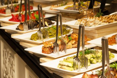 Çeşitli taze salata