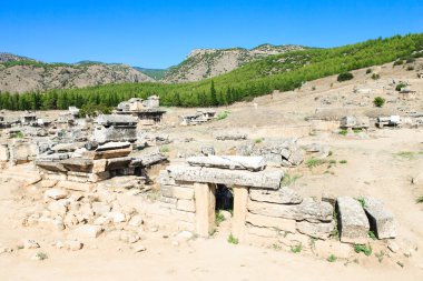 Hierapolis 'teki antik kalıntılar, Pamukkale, Türkiye.