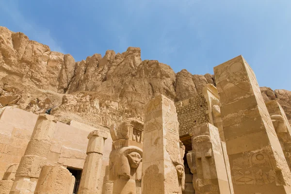 Tempel der Hatschepsut in der Nähe von Luxor in Ägypten — Stockfoto